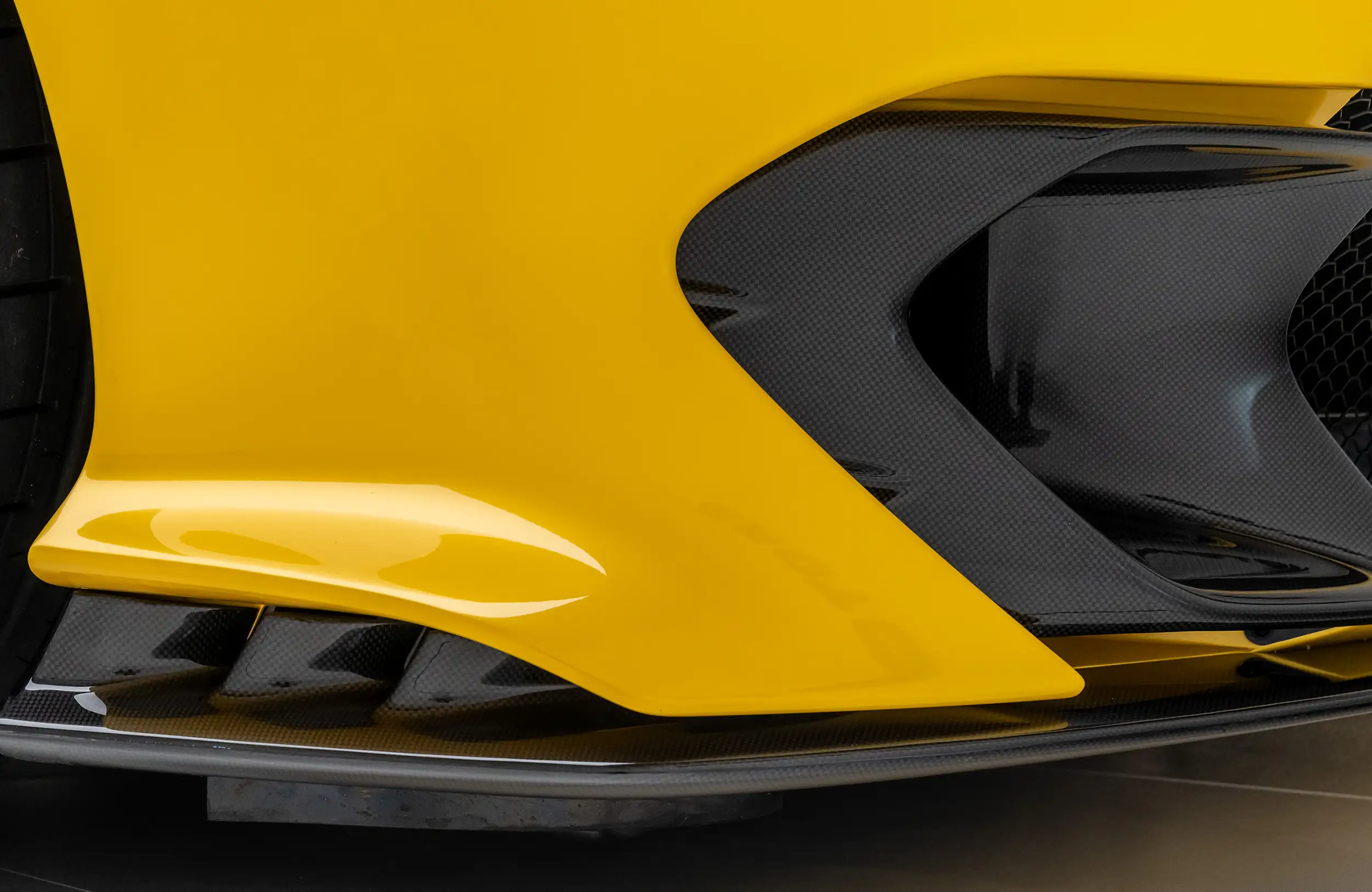 2023 Ferrari 812 Competizione A, 18/20