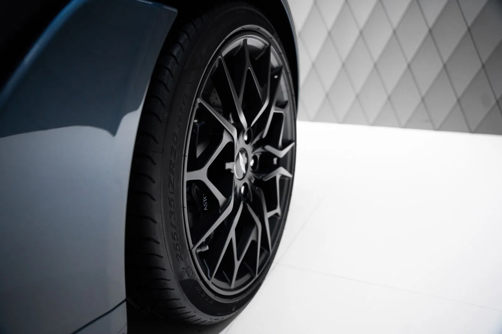 2019 Aston Martin Vanquish Zagato Shooting Brake wheel
