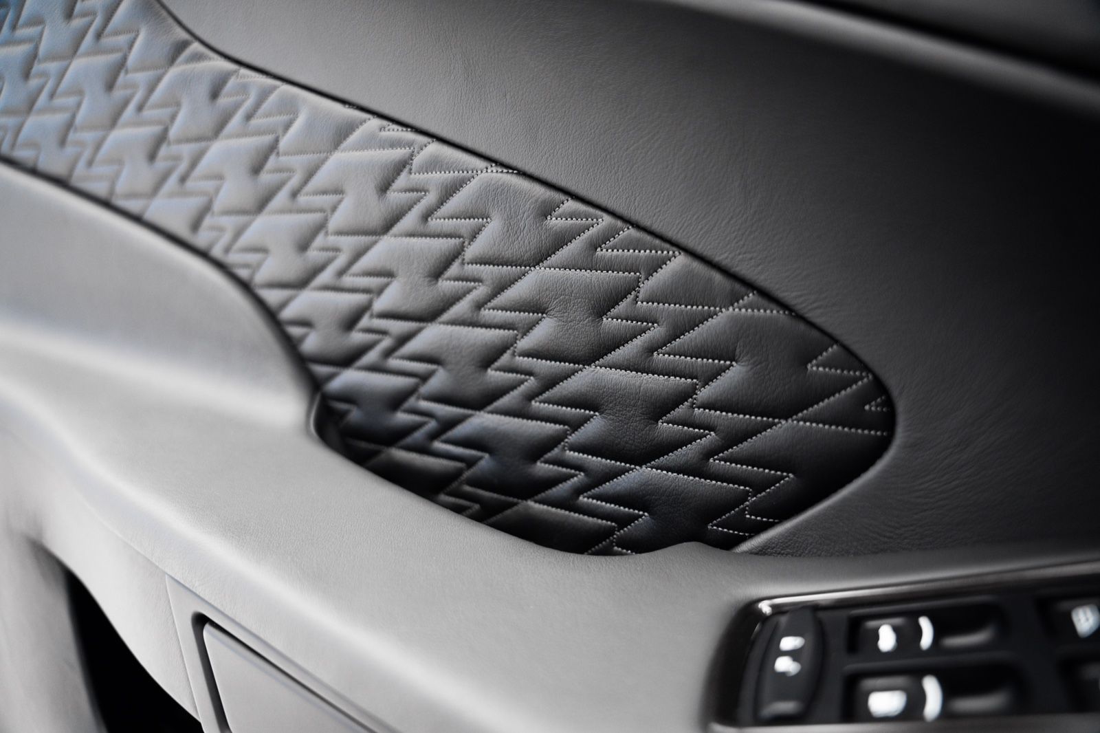 2019 Aston Martin Vanquish Zagato Shooting Brake, 21/22