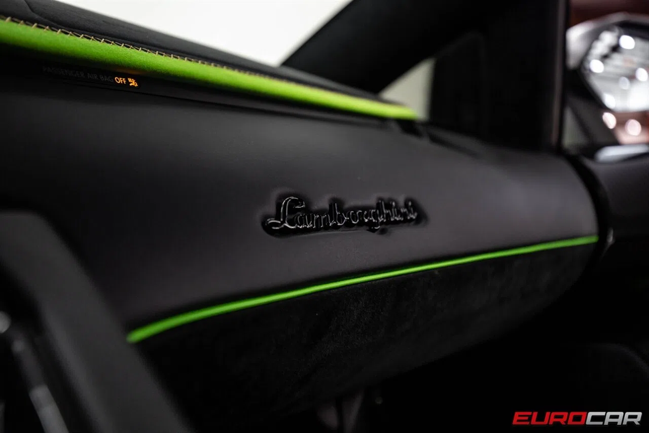 2019 Lamborghini Aventador LP 770-4 SVJ interior, door sill