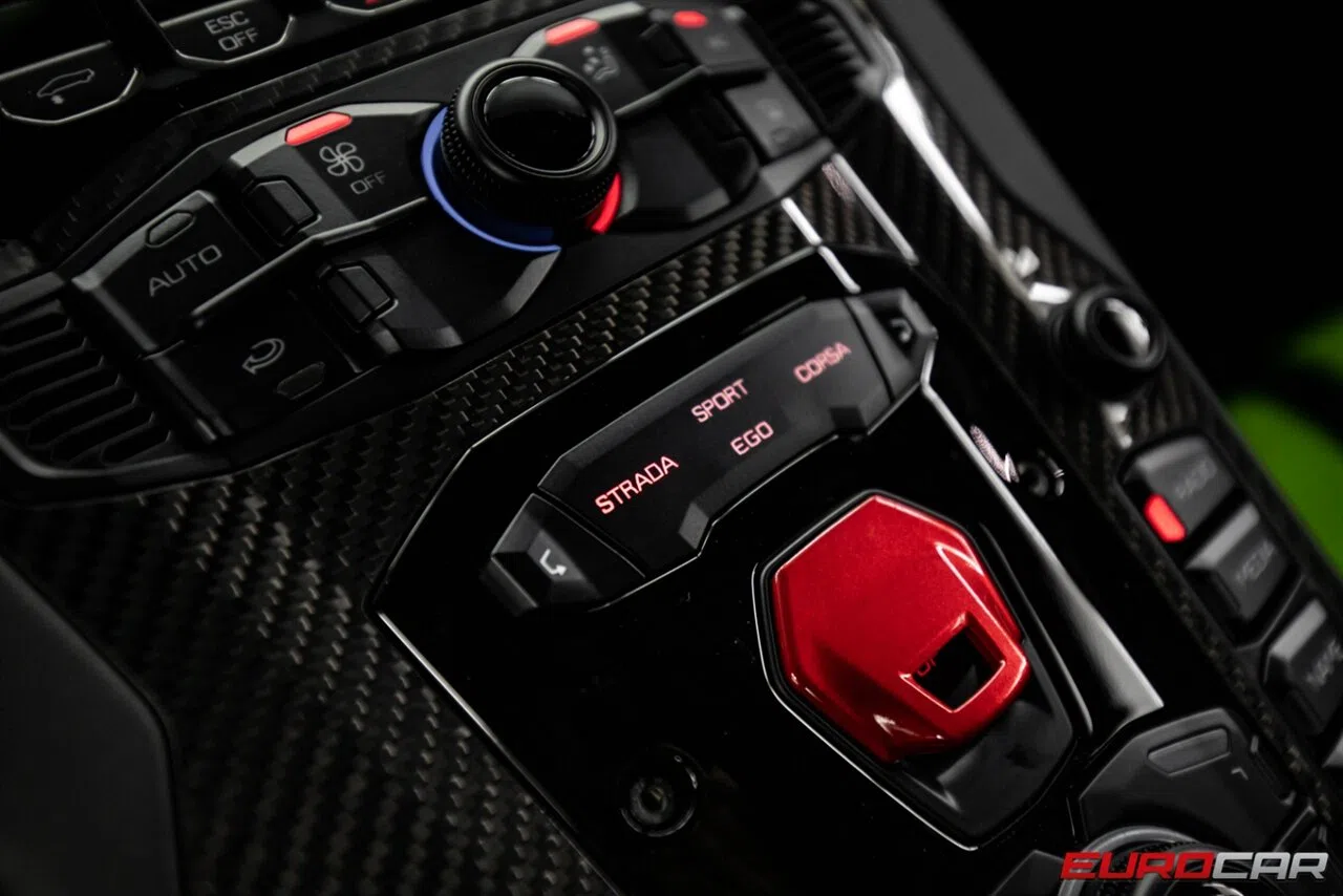 2019 Lamborghini Aventador LP 770-4 SVJ interior, center console