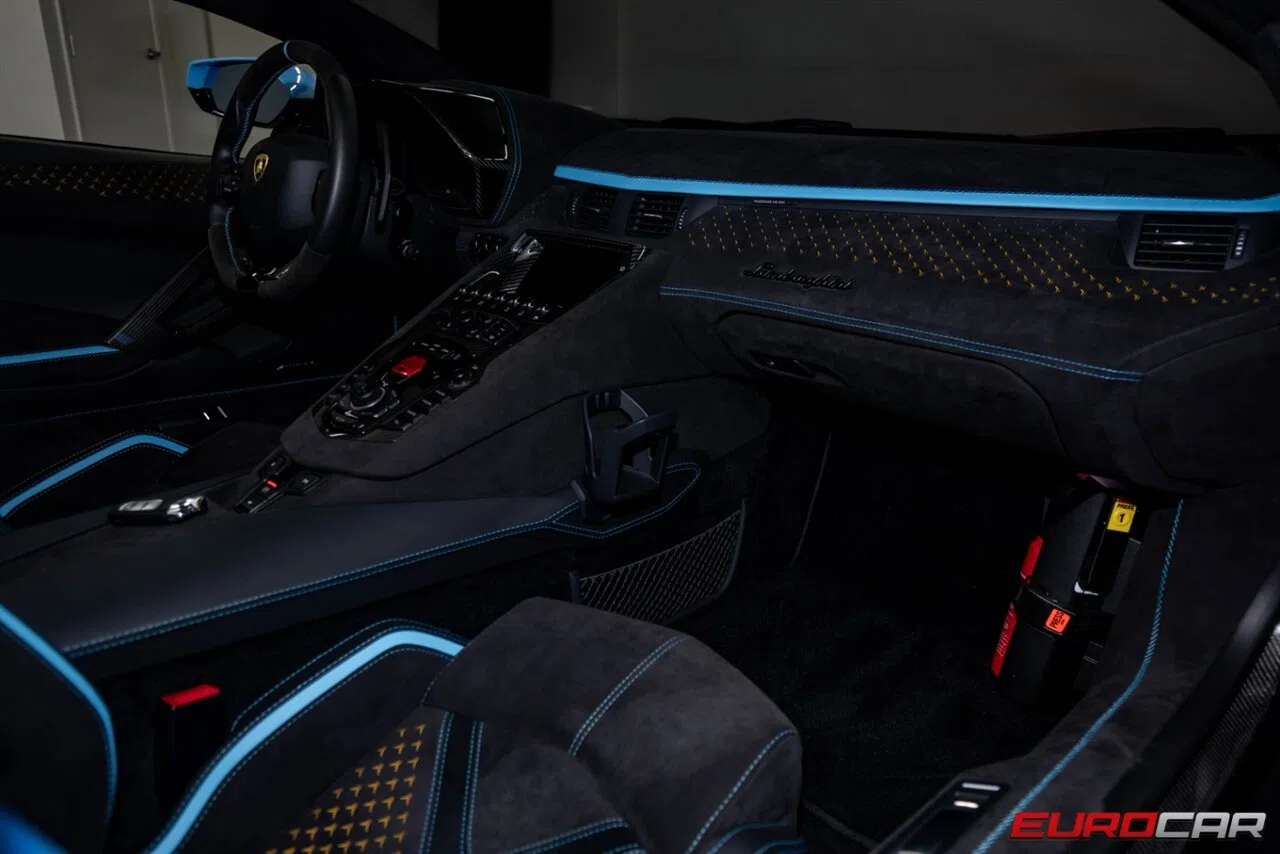 2022 Lamborghini Aventador LP 780-4 Ultimae interior, dashboard, Nero Cosmus with Blu Cepheus