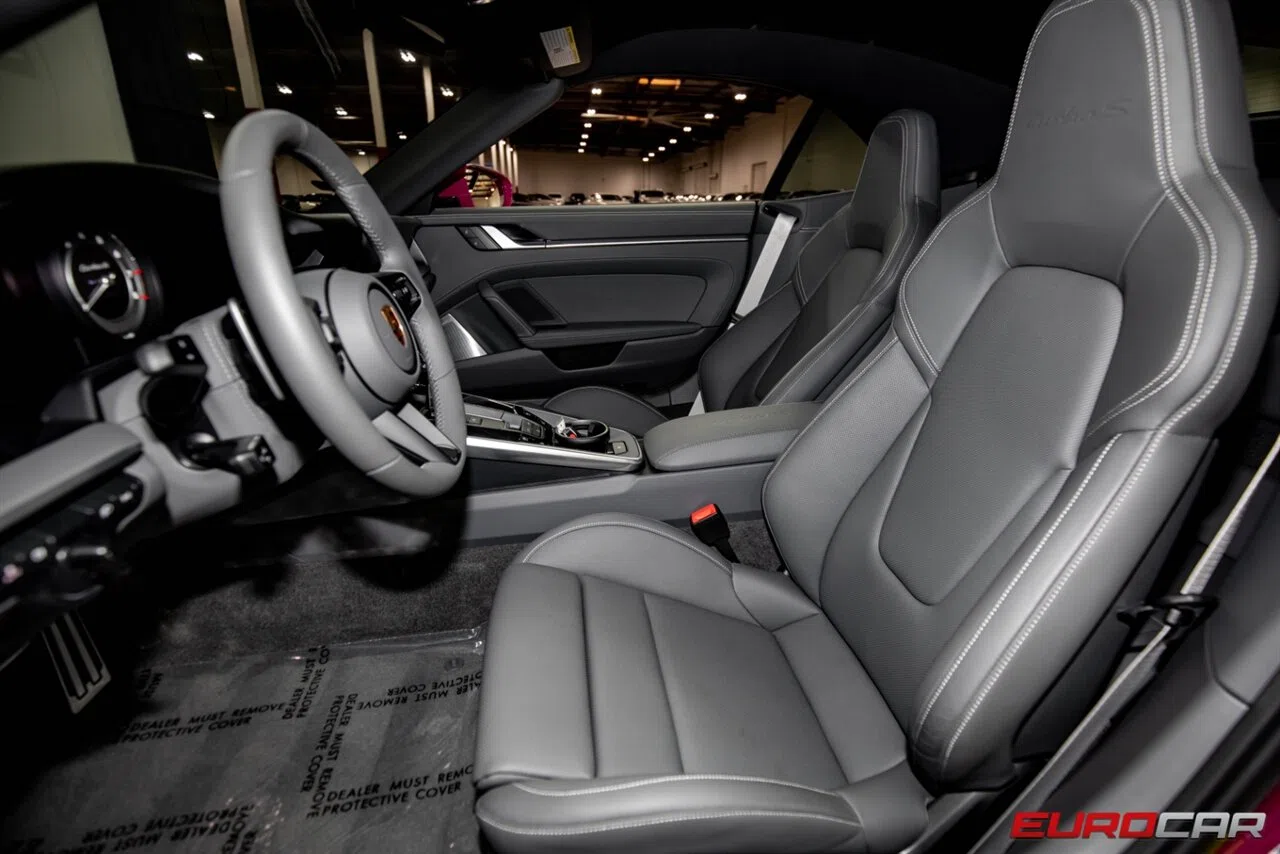 2023 Porsche 911 Turbo S interior, seats