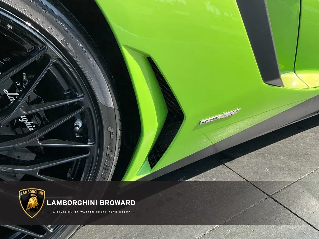 2016 Lamborghini Aventador LP750-4 SuperVeloce Coupé for sale, exterior, Verde Ithaca Pearl Effect