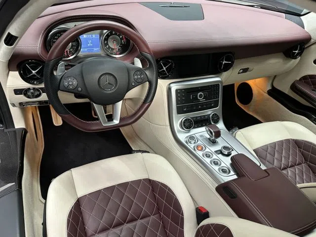 2013 Mercedes-Benz SLS AMG GT interior, dashboard