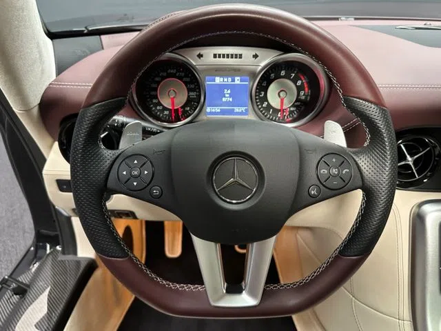 2013 Mercedes-Benz SLS AMG GT interior