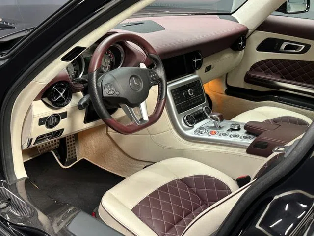 2013 Mercedes-Benz SLS AMG GT interior