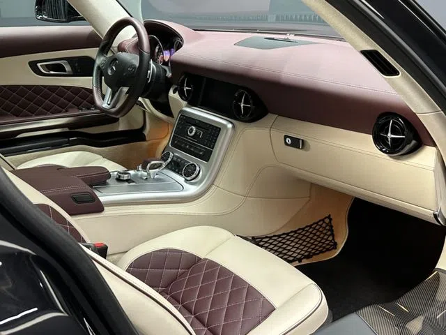 2013 Mercedes-Benz SLS AMG GT interior