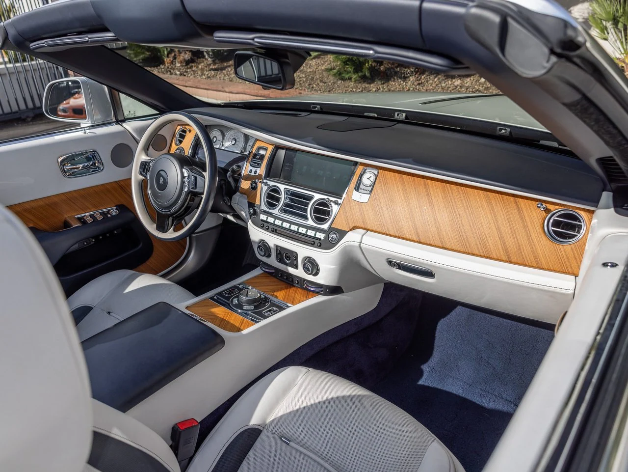 2017 Rolls-Royce Dawn, 18/20