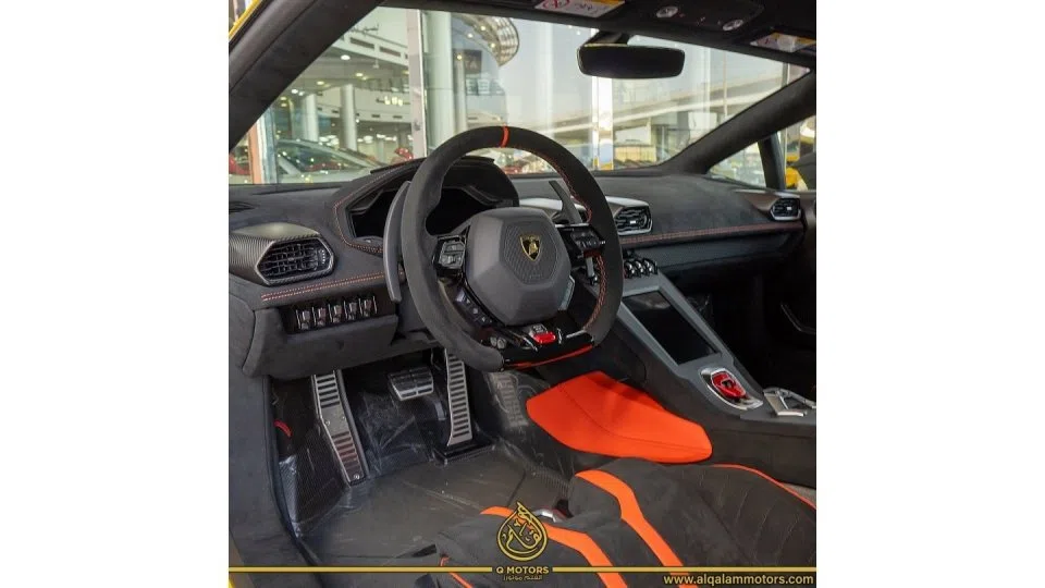 2022 Lamborghini Huracán STO interior, dashboard