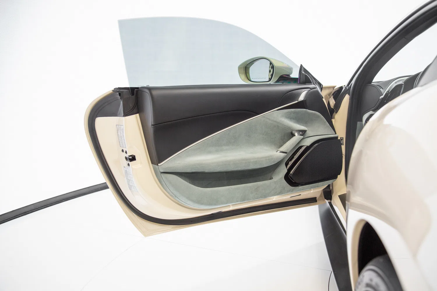 2022 Ferrari Roma Tailor Made interior, door panel, Ivory Leather