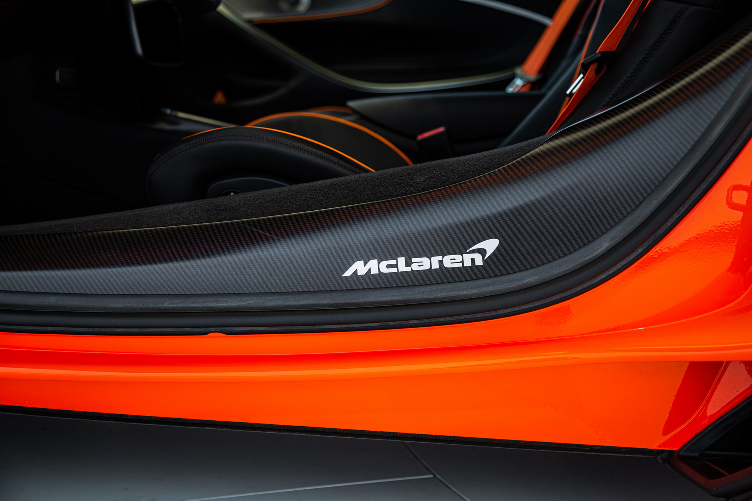2023 McLaren Artura, 8/15