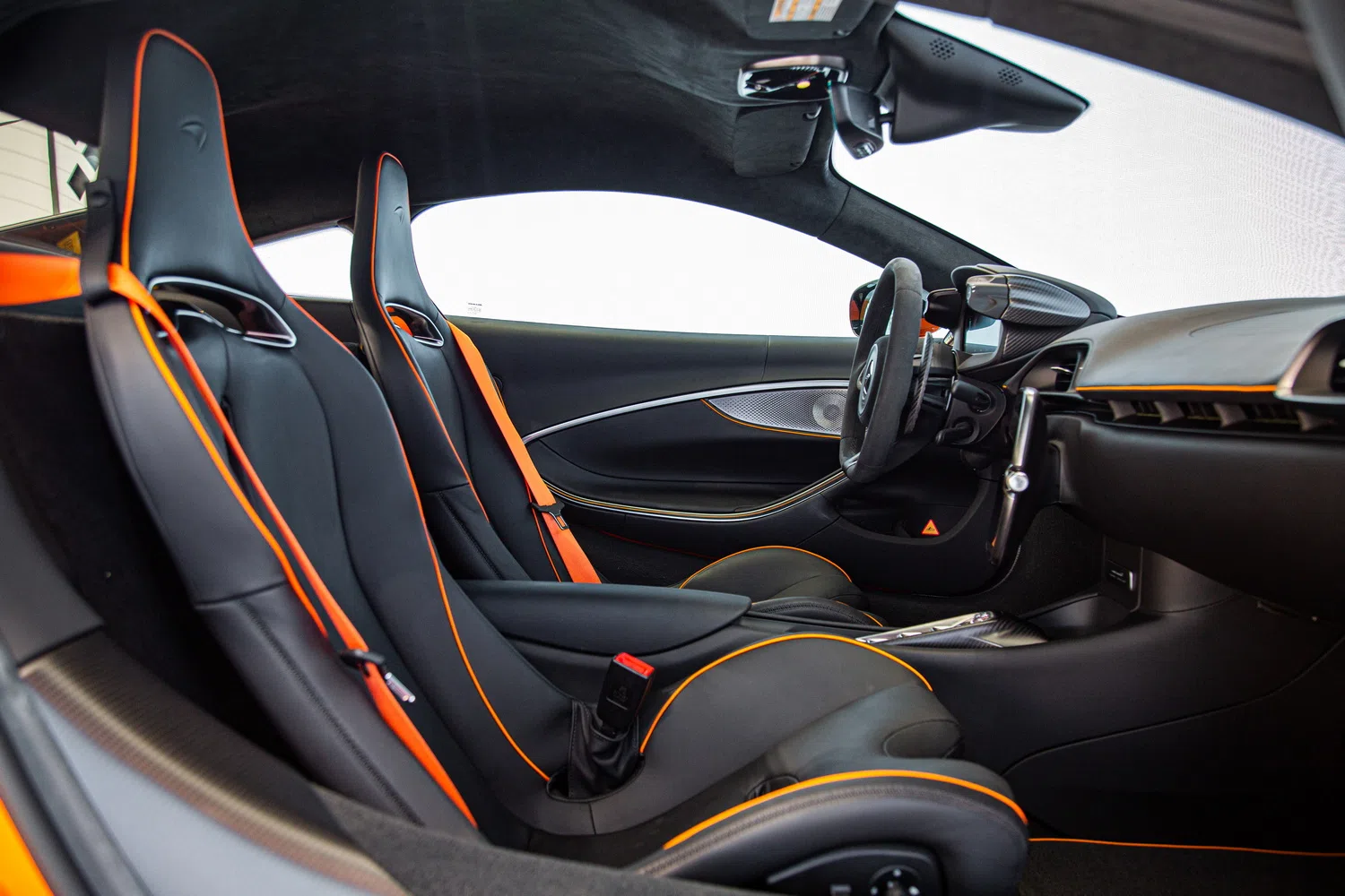2023 McLaren Artura interior, seats
