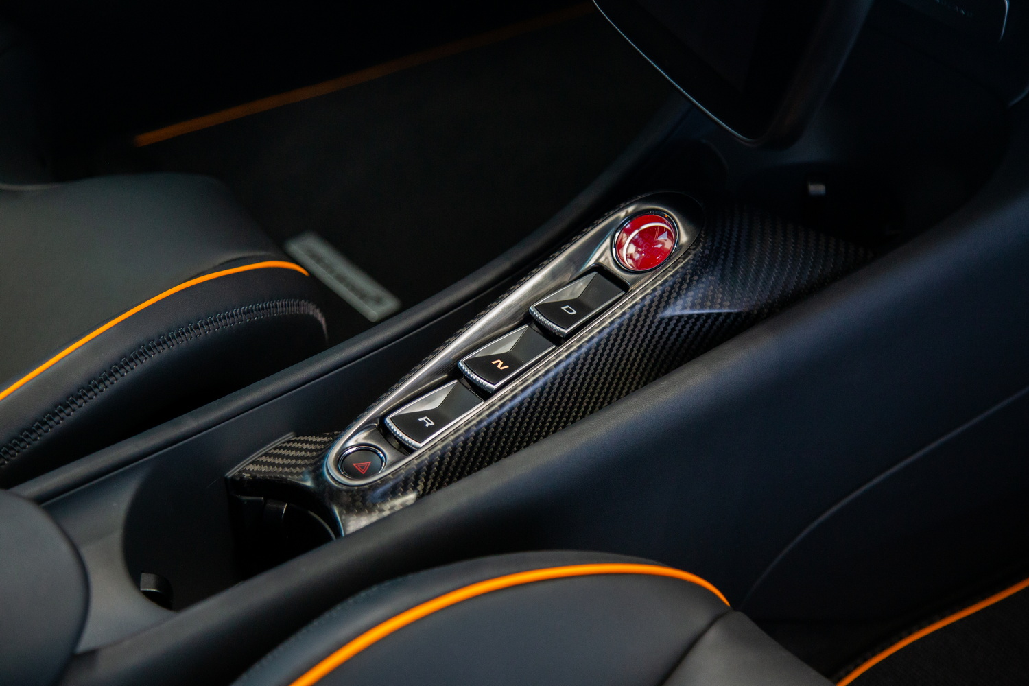 2023 McLaren Artura, 14/15