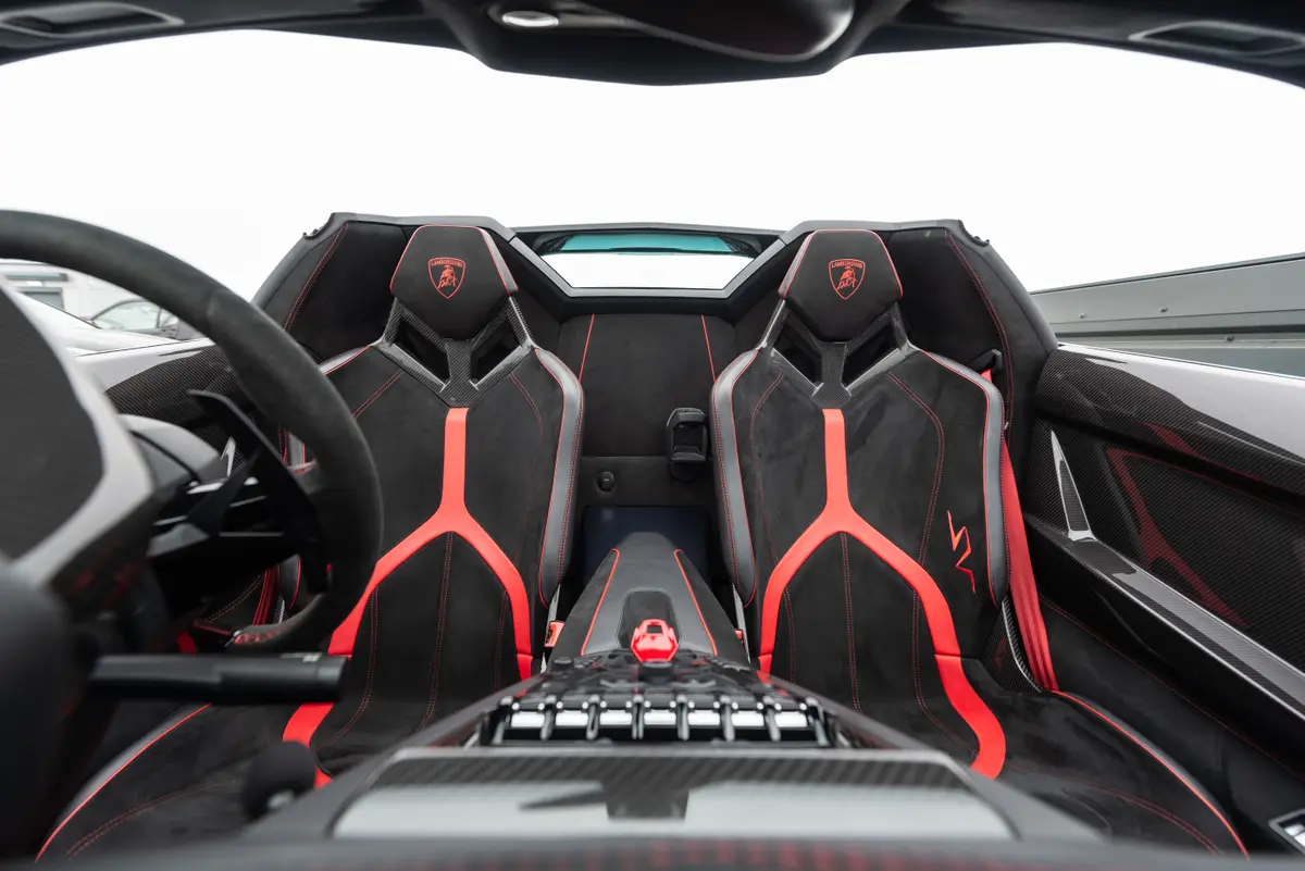 2016 Lamborghini Aventador SuperVeloce Roadster, 7/20