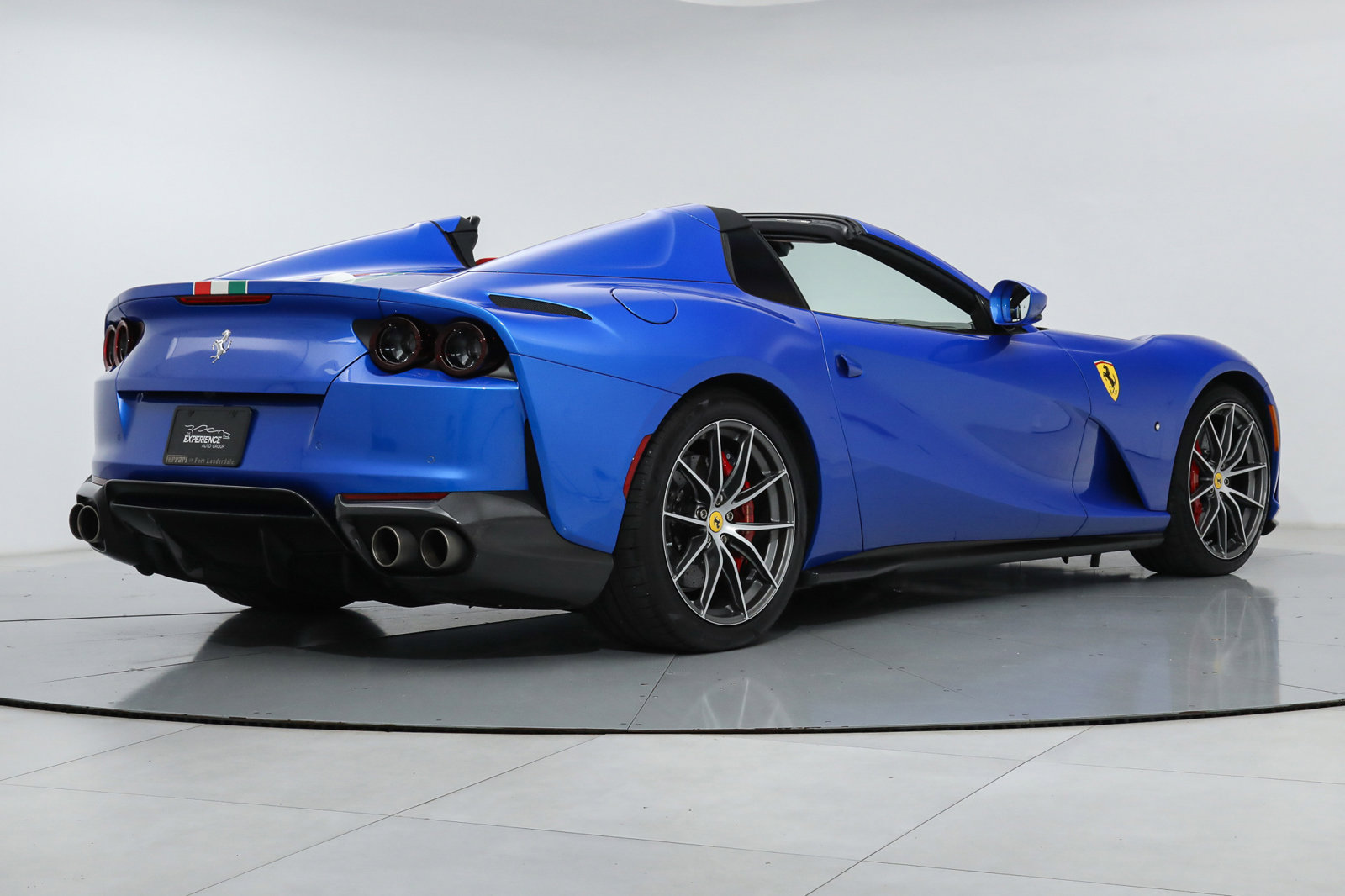 2022 Ferrari 812 GTS, 2/20