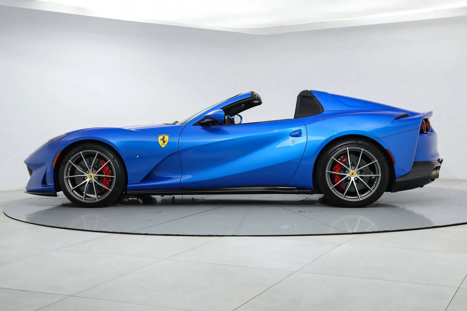 2022 Ferrari 812 GTS for sale, exterior, Blu Francia Tsuzuki