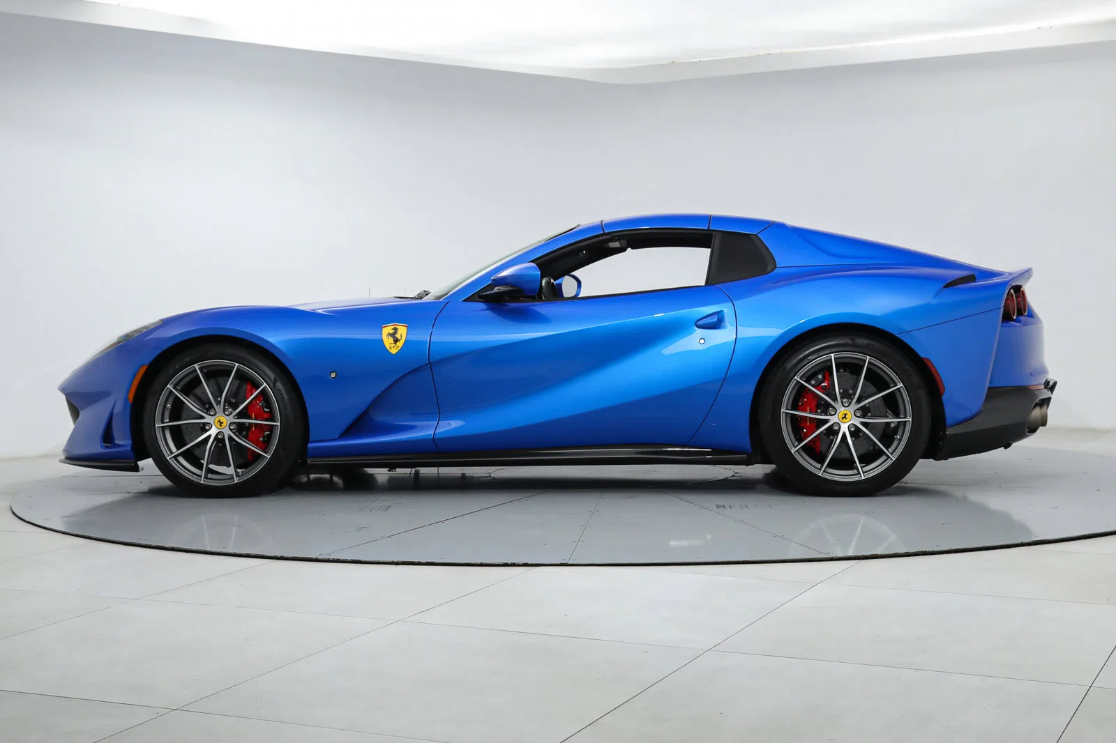 2022 Ferrari 812 GTS for sale, exterior, Blu Francia Tsuzuki