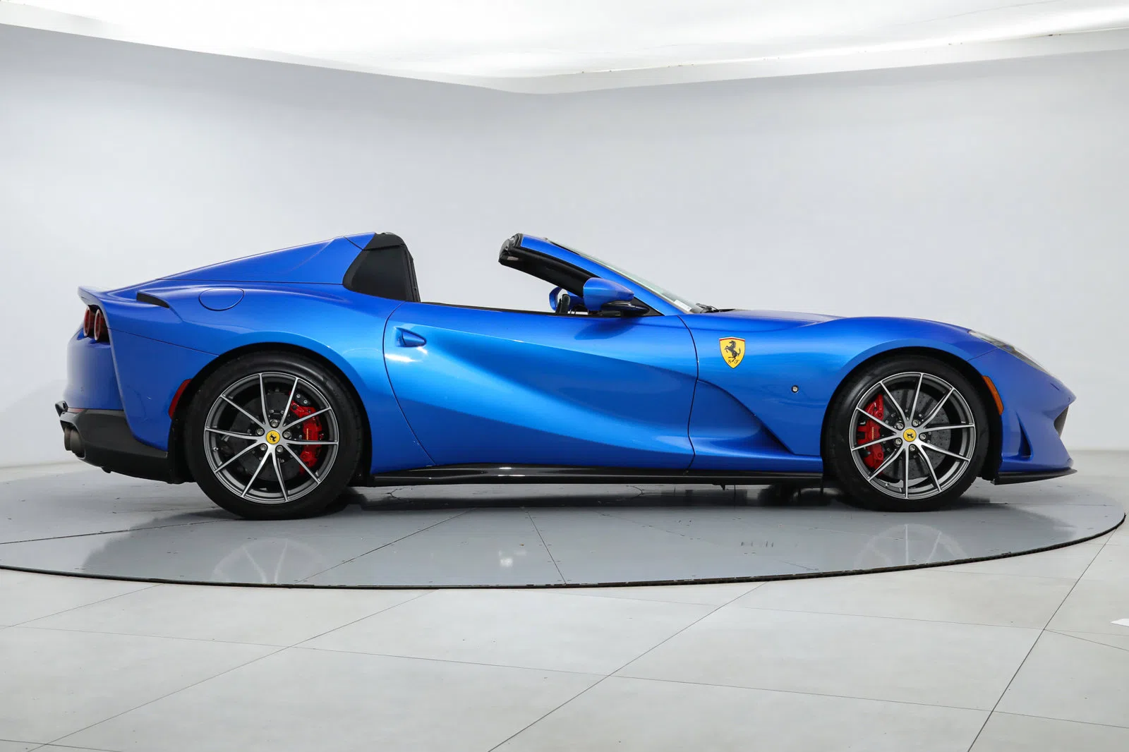 2022 Ferrari 812 GTS for sale, exterior, Blu Francia Tsuzuki