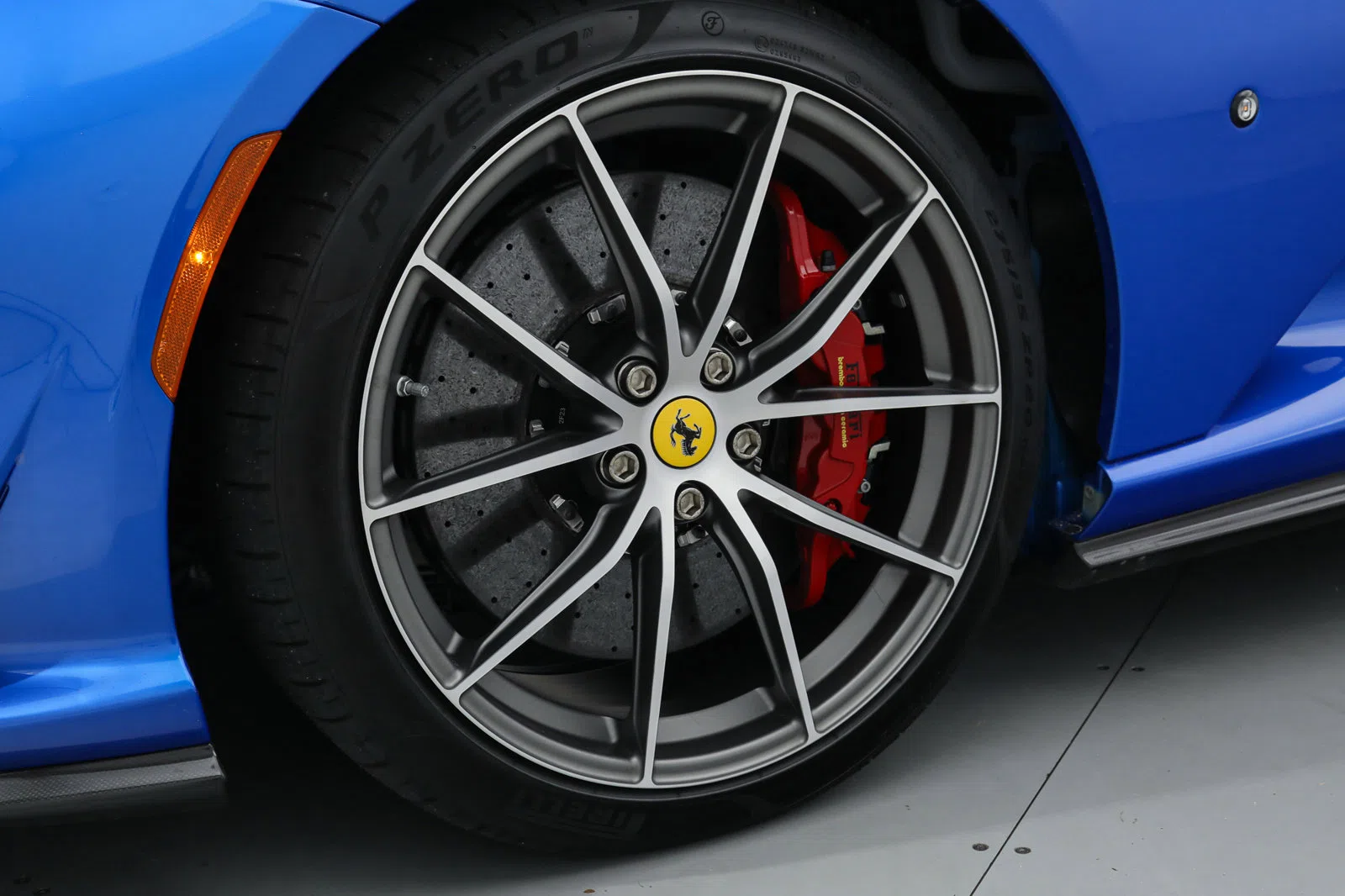 2022 Ferrari 812 GTS wheel