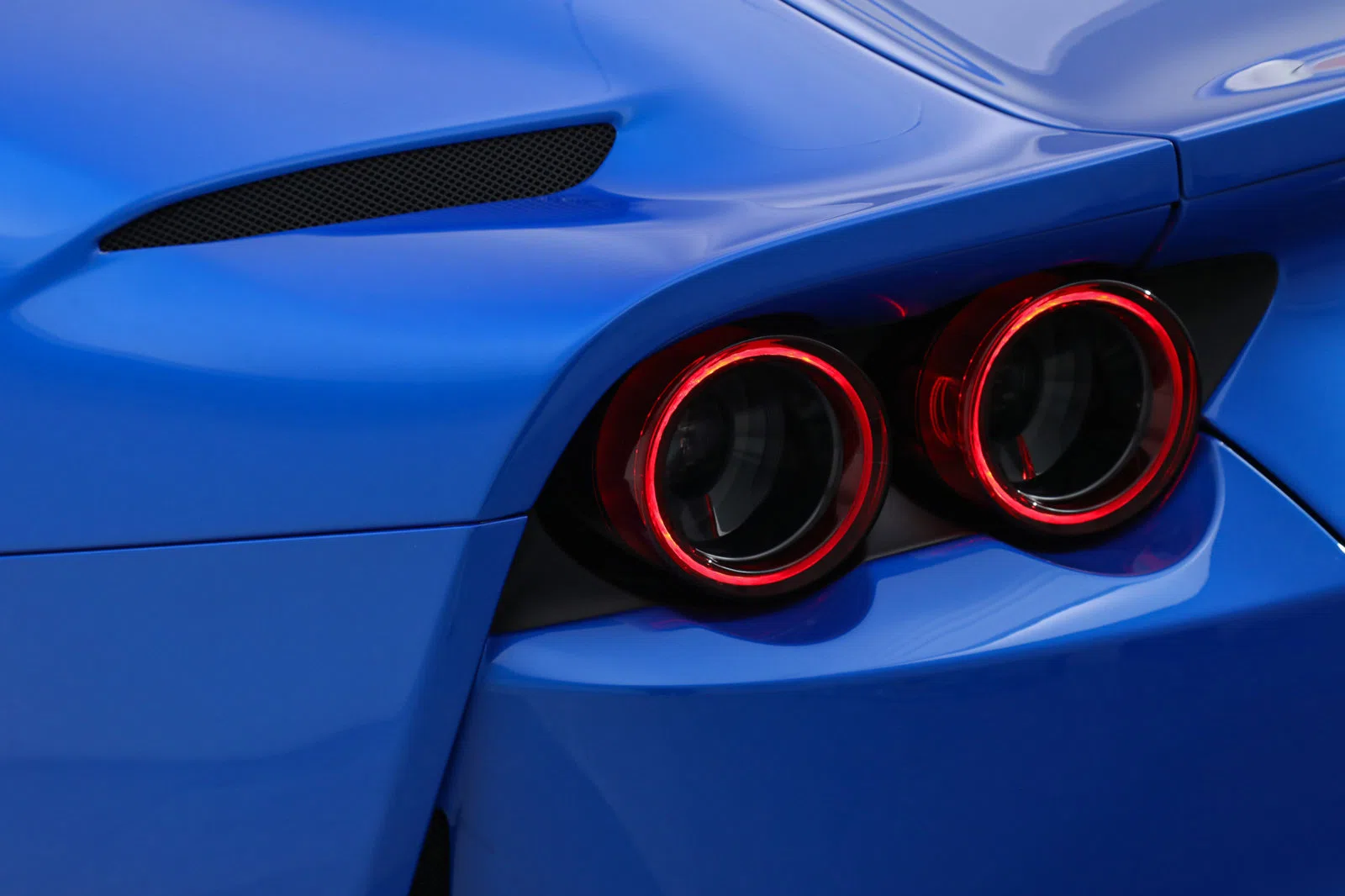 2022 Ferrari 812 GTS for sale, exterior, Blu Francia Tsuzuki