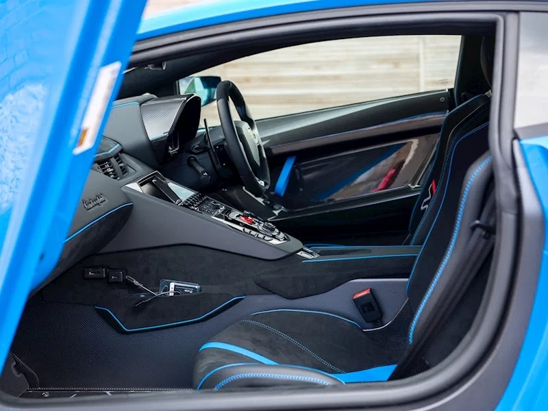 2019 Lamborghini Aventador LP 770-4 SVJ interior, Nero Cosmus / Blu Amon Alcantara
