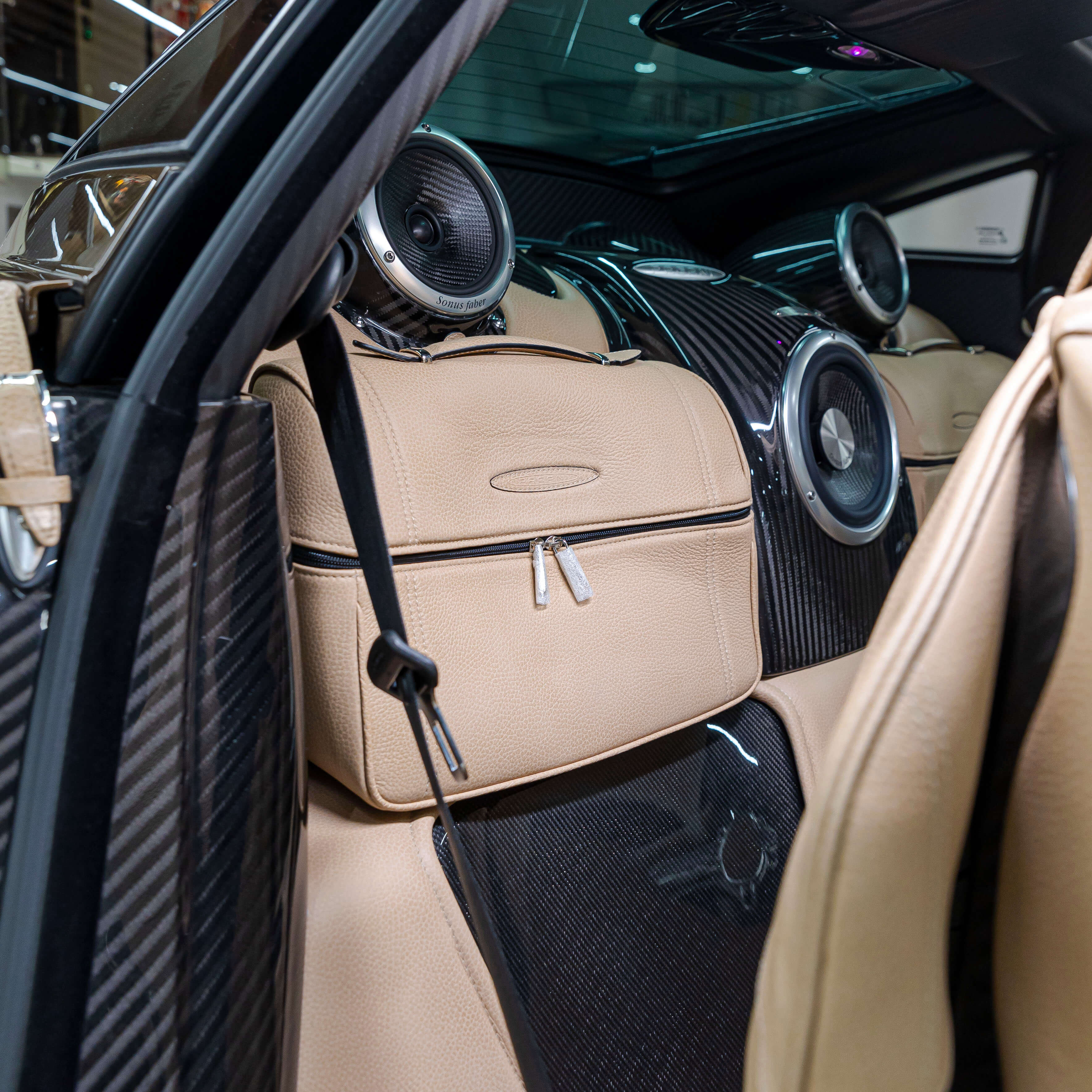 2014 Pagani Huayra, 16/18