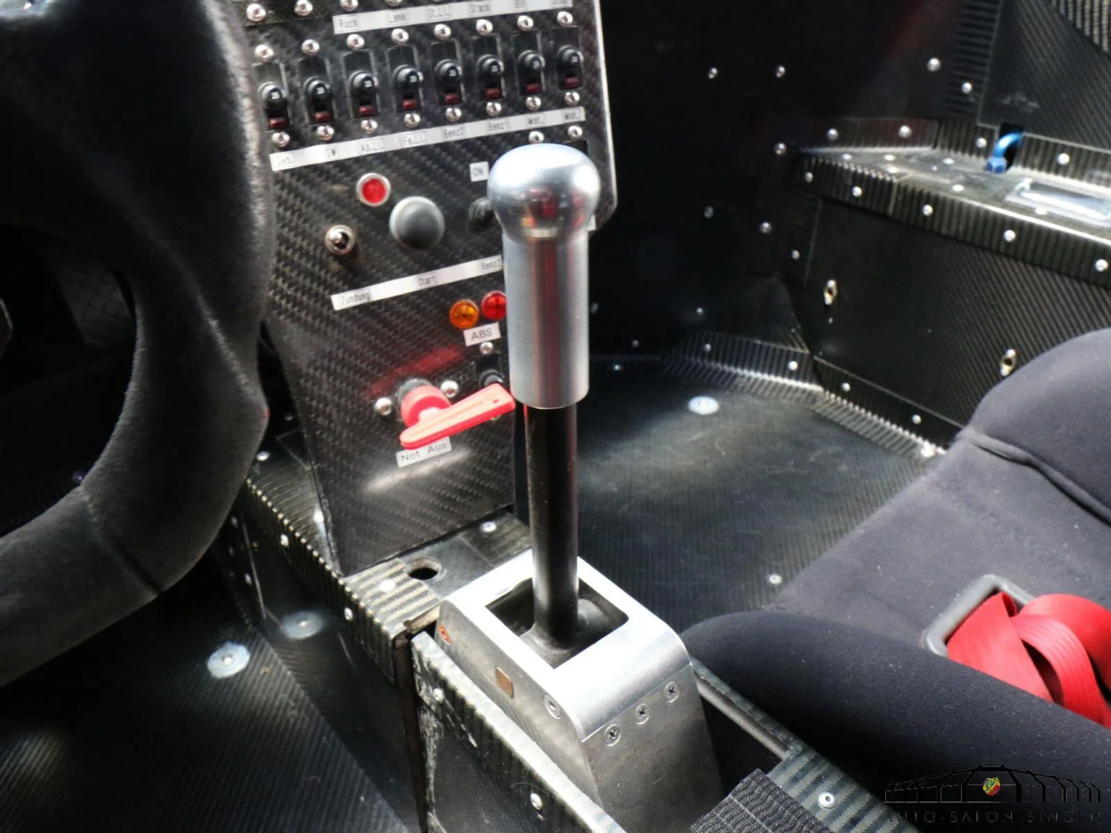 2025 Gumpert Apollo interior, center console