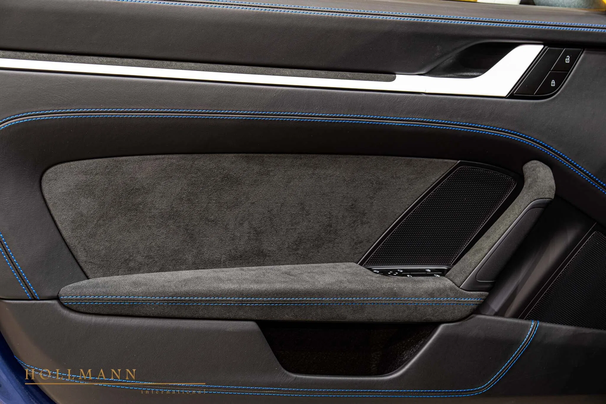 2024 Porsche 911 Dakar interior, door panel
