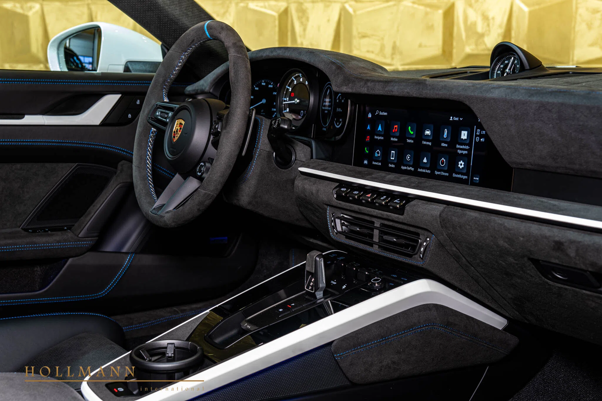 2024 Porsche 911 Dakar interior, dashboard