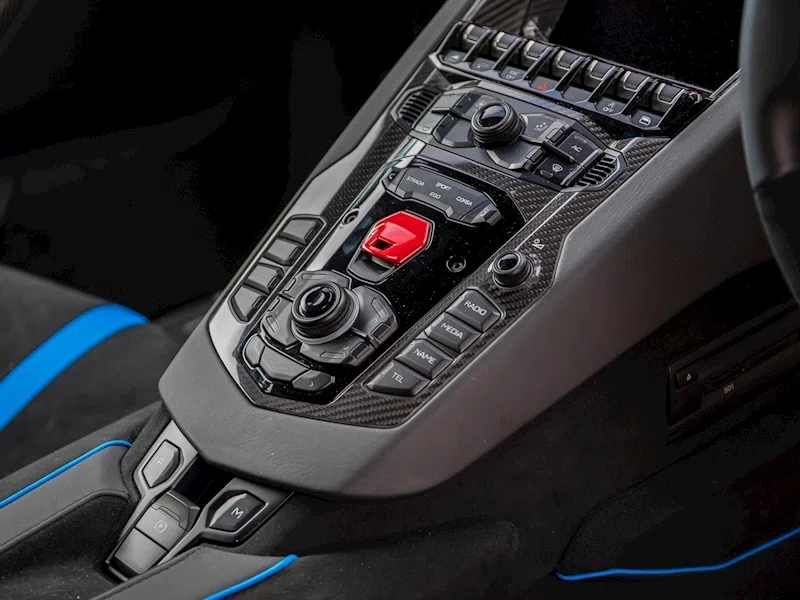 2019 Lamborghini Aventador LP 770-4 SVJ interior, center console, Nero Cosmus / Blu Amon Alcantara