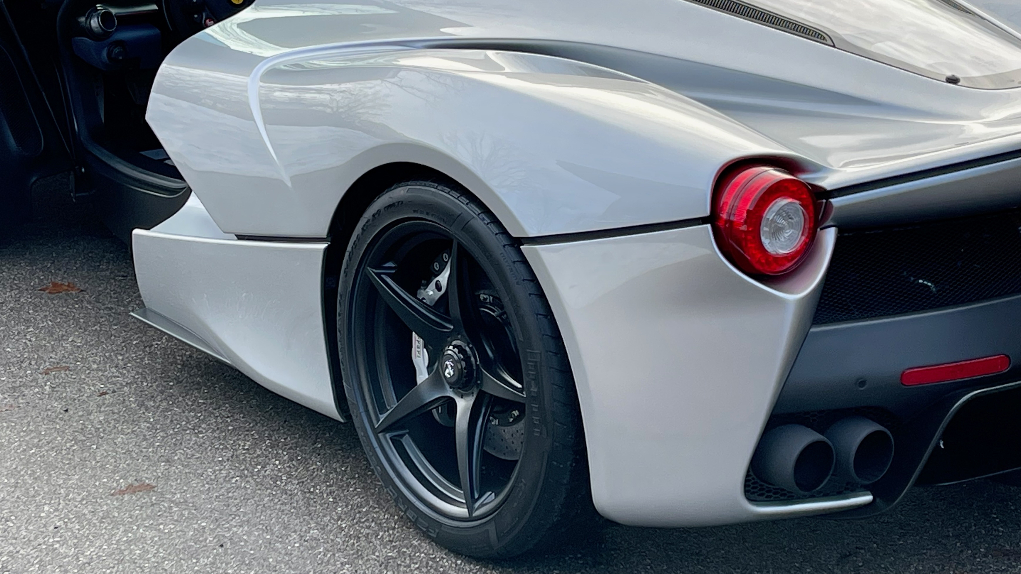2015 Ferrari LaFerrari, 22/23