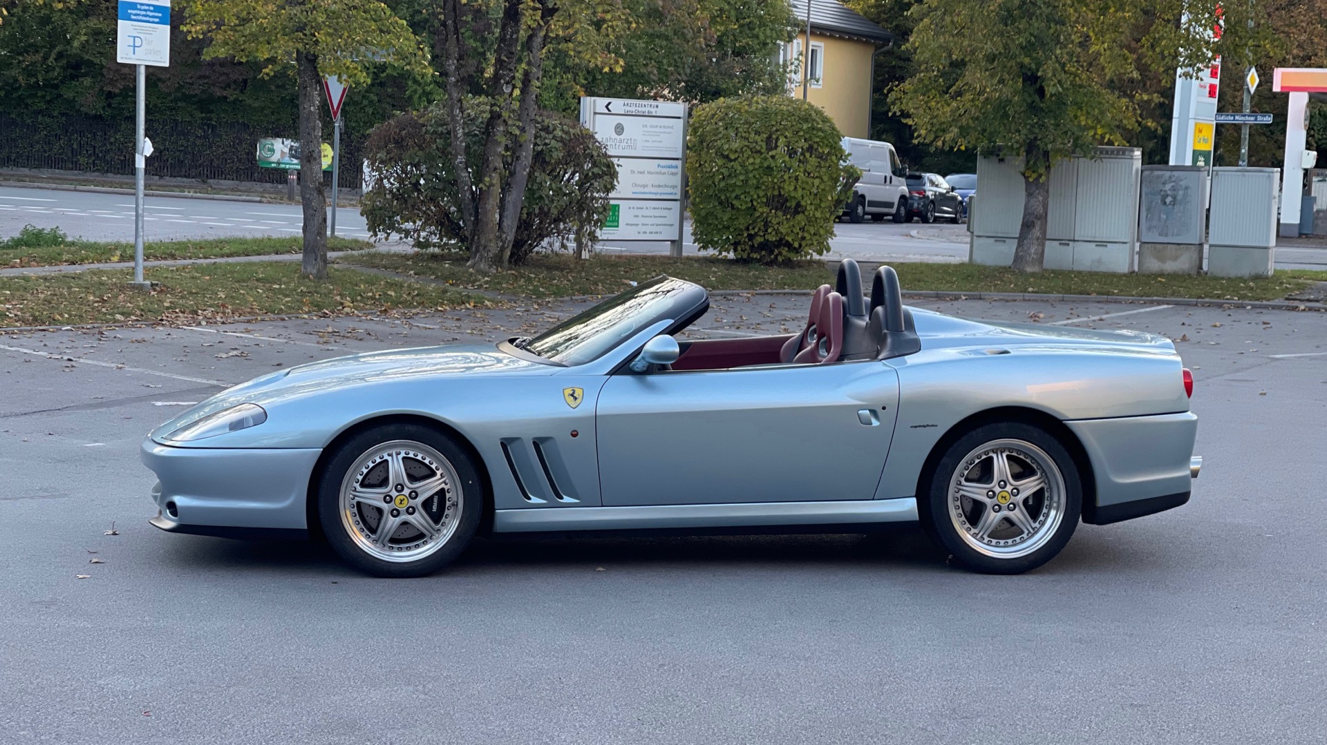 2001 Ferrari 550 Barchetta Pininfarina, 3/14