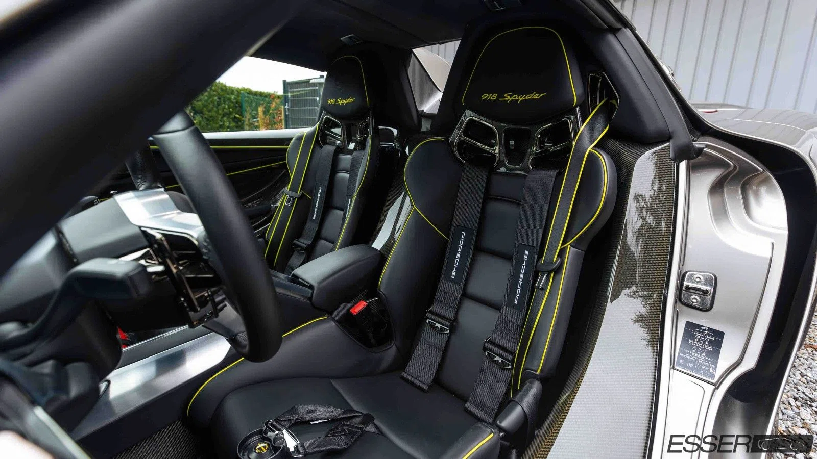 2015 Porsche 918 Spyder interior, seats