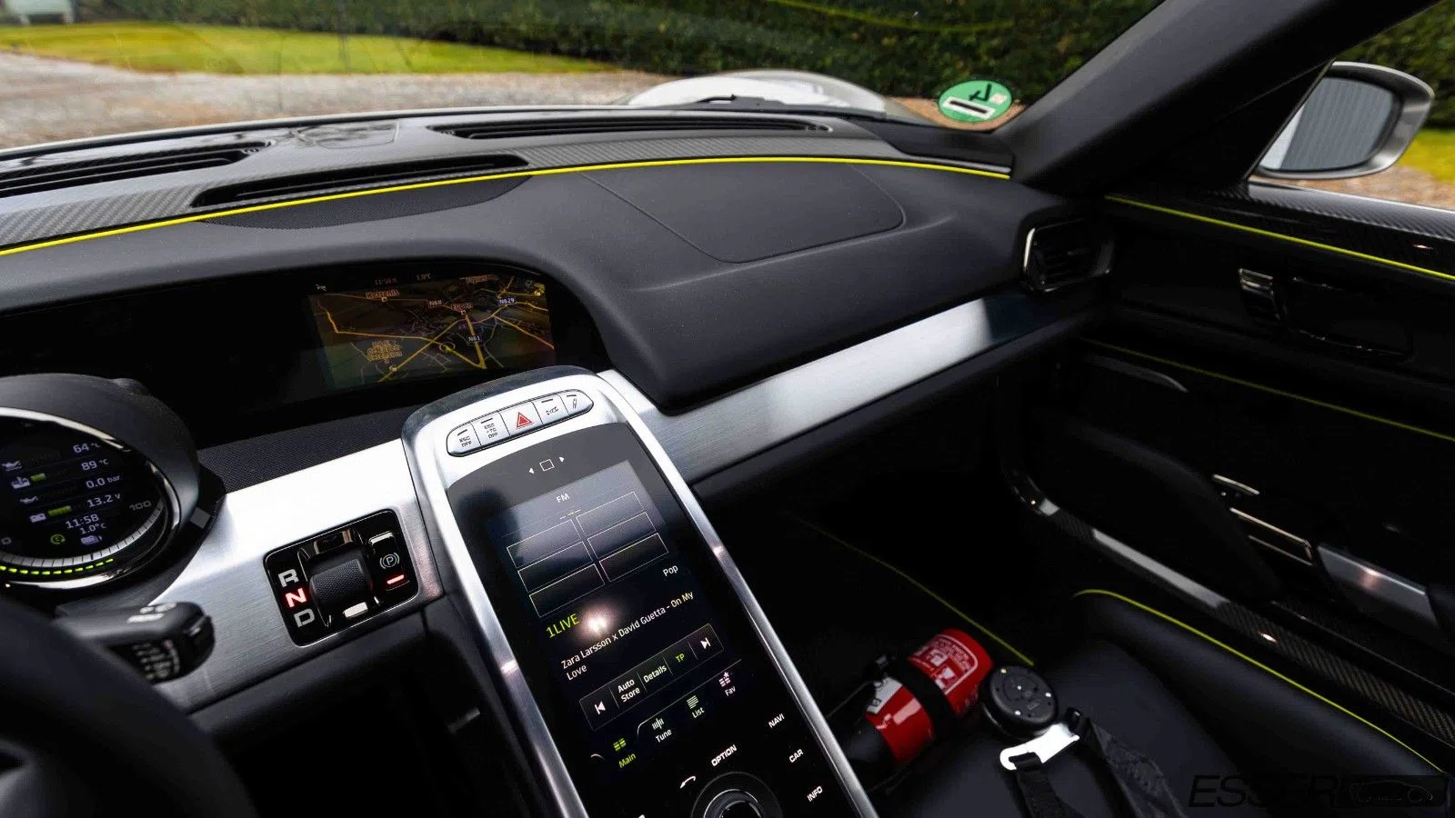 2015 Porsche 918 Spyder interior