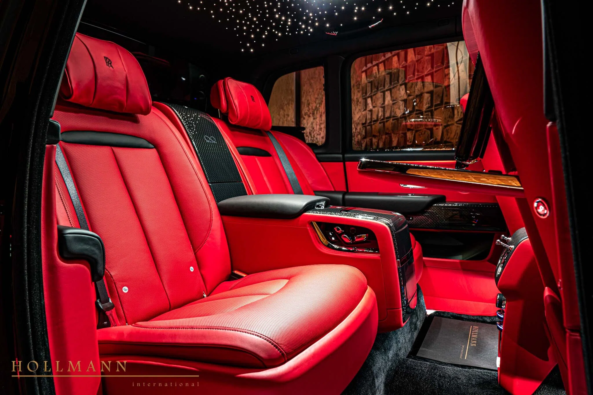 2024 Rolls-Royce Cullinan Black Badge interior, seats