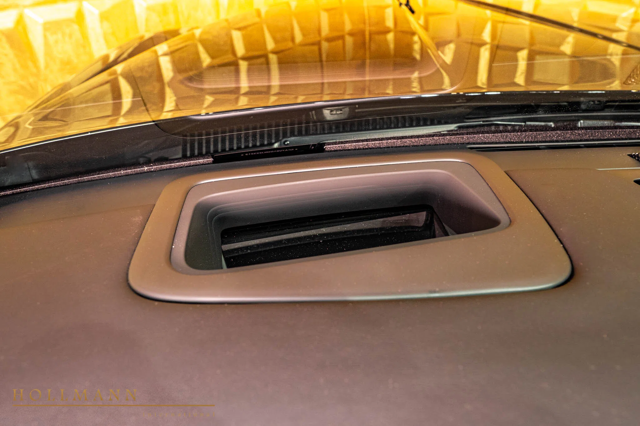 2024 Rolls-Royce Cullinan Black Badge interior, door panel