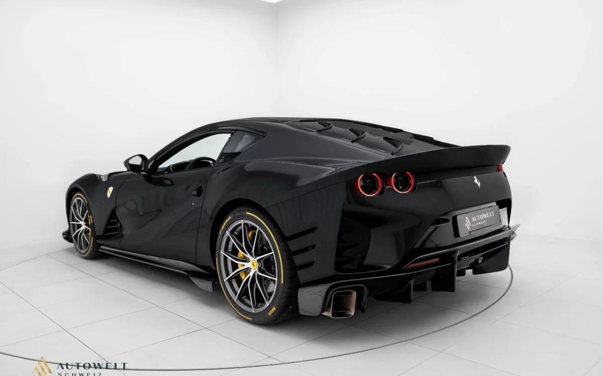 2023 Ferrari 812 Competizione, 2/3