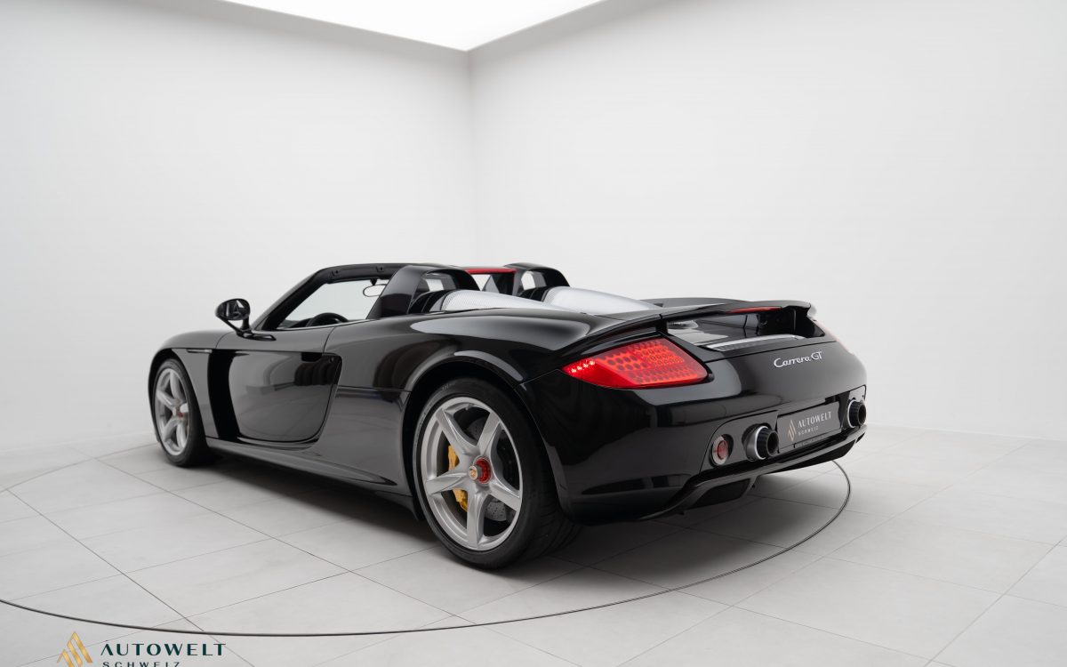 2005 Porsche Carrera GT, 3/8