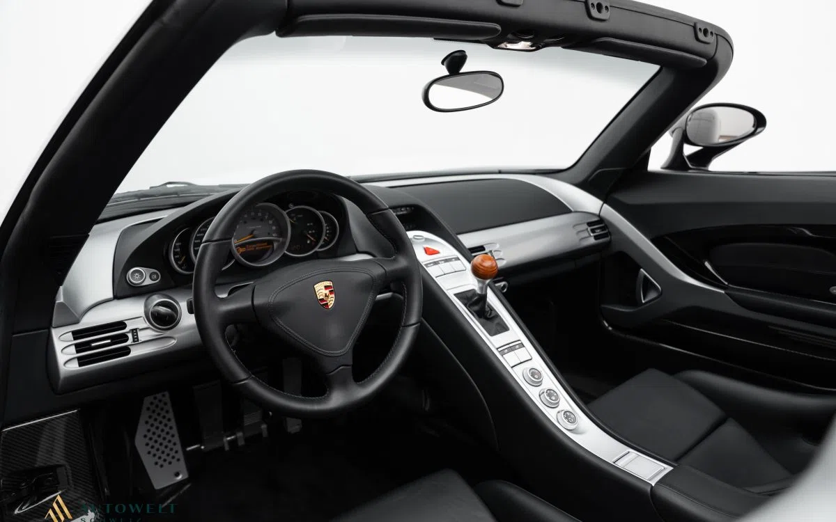 2005 Porsche Carrera GT interior, dashboard