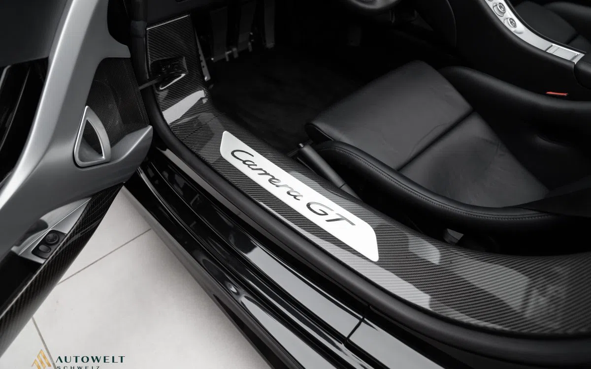 2005 Porsche Carrera GT interior, door sill