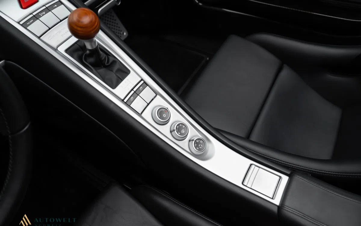 2005 Porsche Carrera GT interior, center console