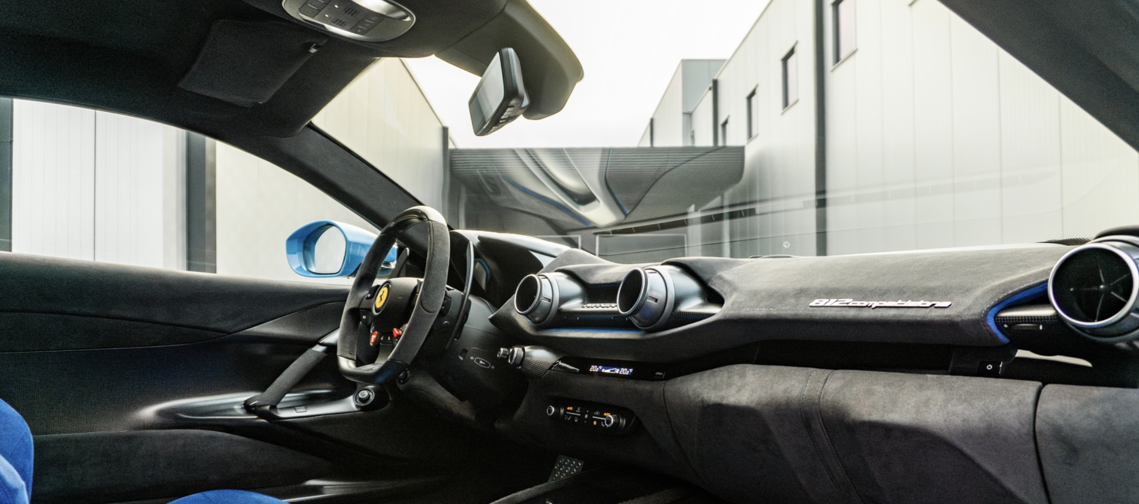 2023 Ferrari 812 Competizione, 4/6