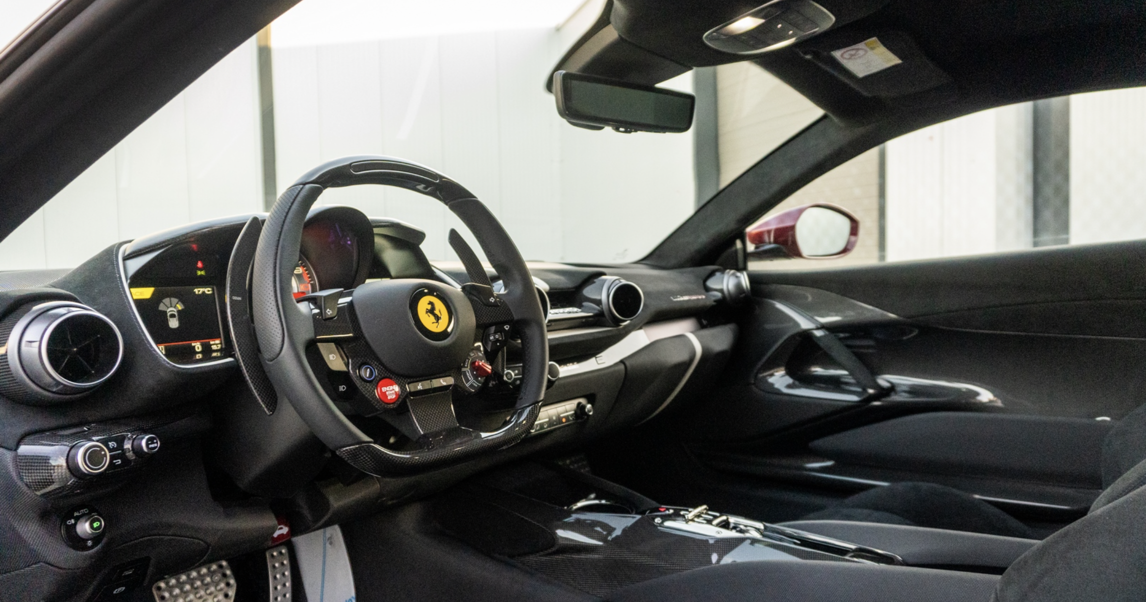 2022 Ferrari 812 Competizione, 2/4
