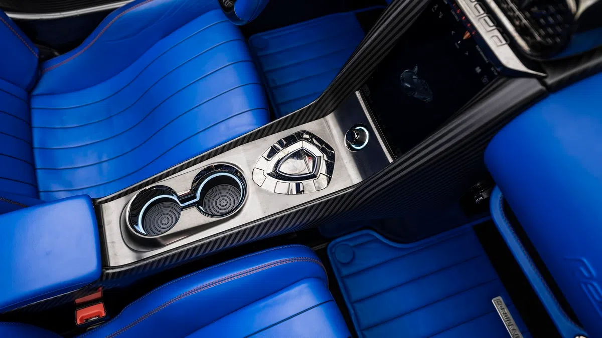 2021 Koenigsegg Regera interior, center console, Blue