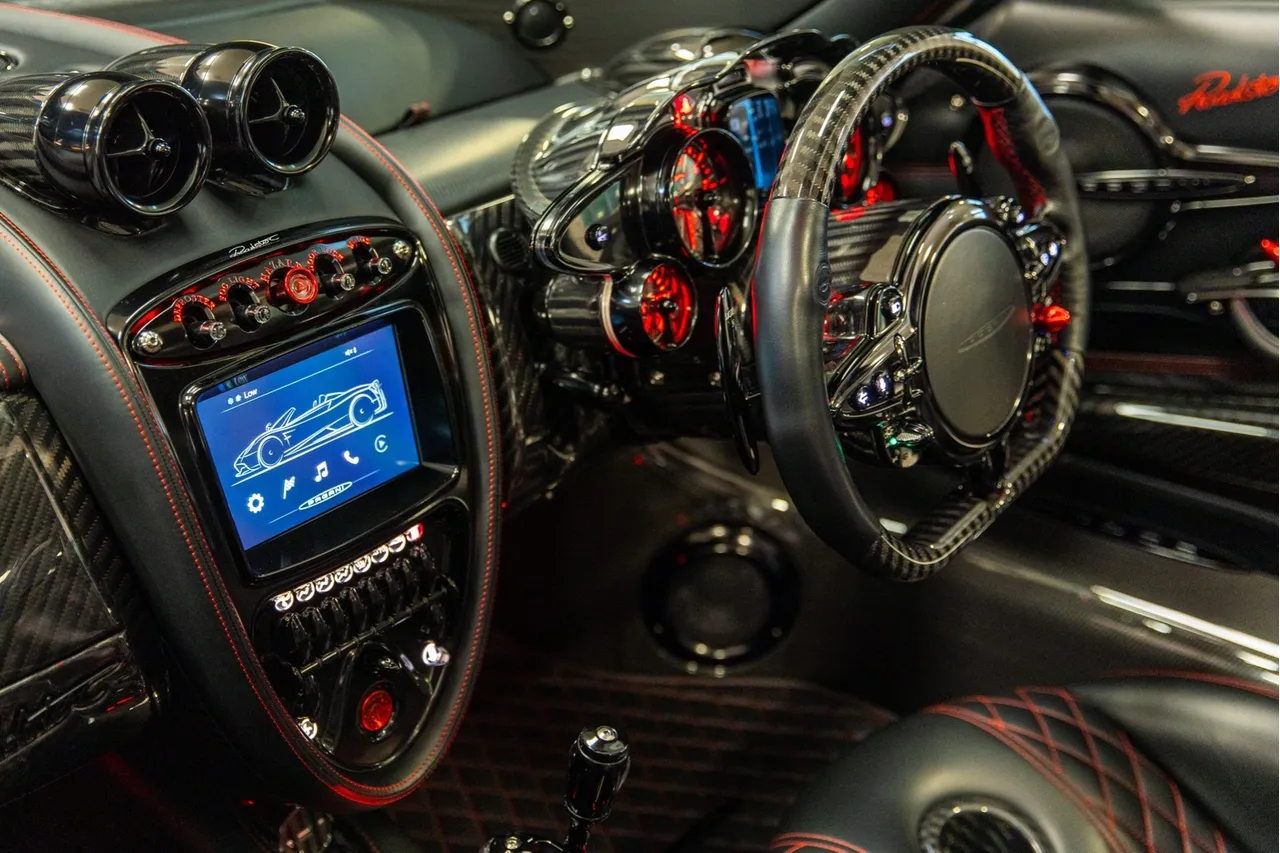 2019 Pagani Huayra Roadster, 16/20