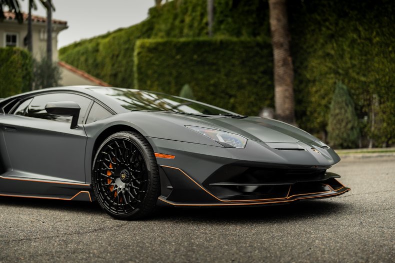 2019 Lamborghini Aventador LP 770-4 SVJ, 2/3