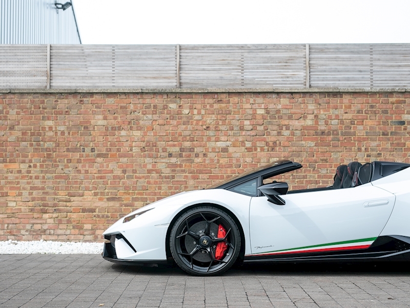 2018 Lamborghini Huracan LP640-4 Performante Spyder, 2/20