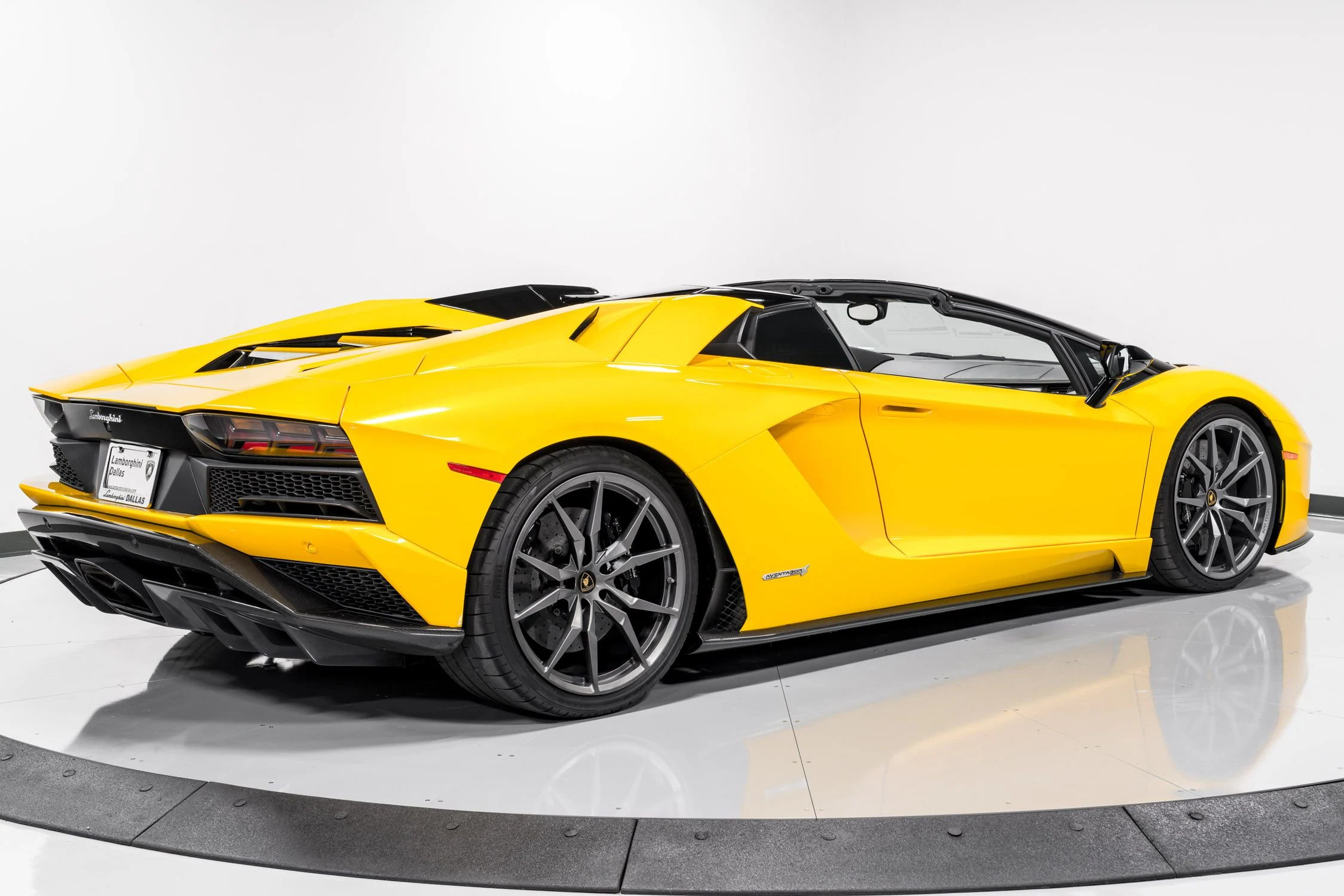 2018 Lamborghini Aventador S Roadster, 3/32