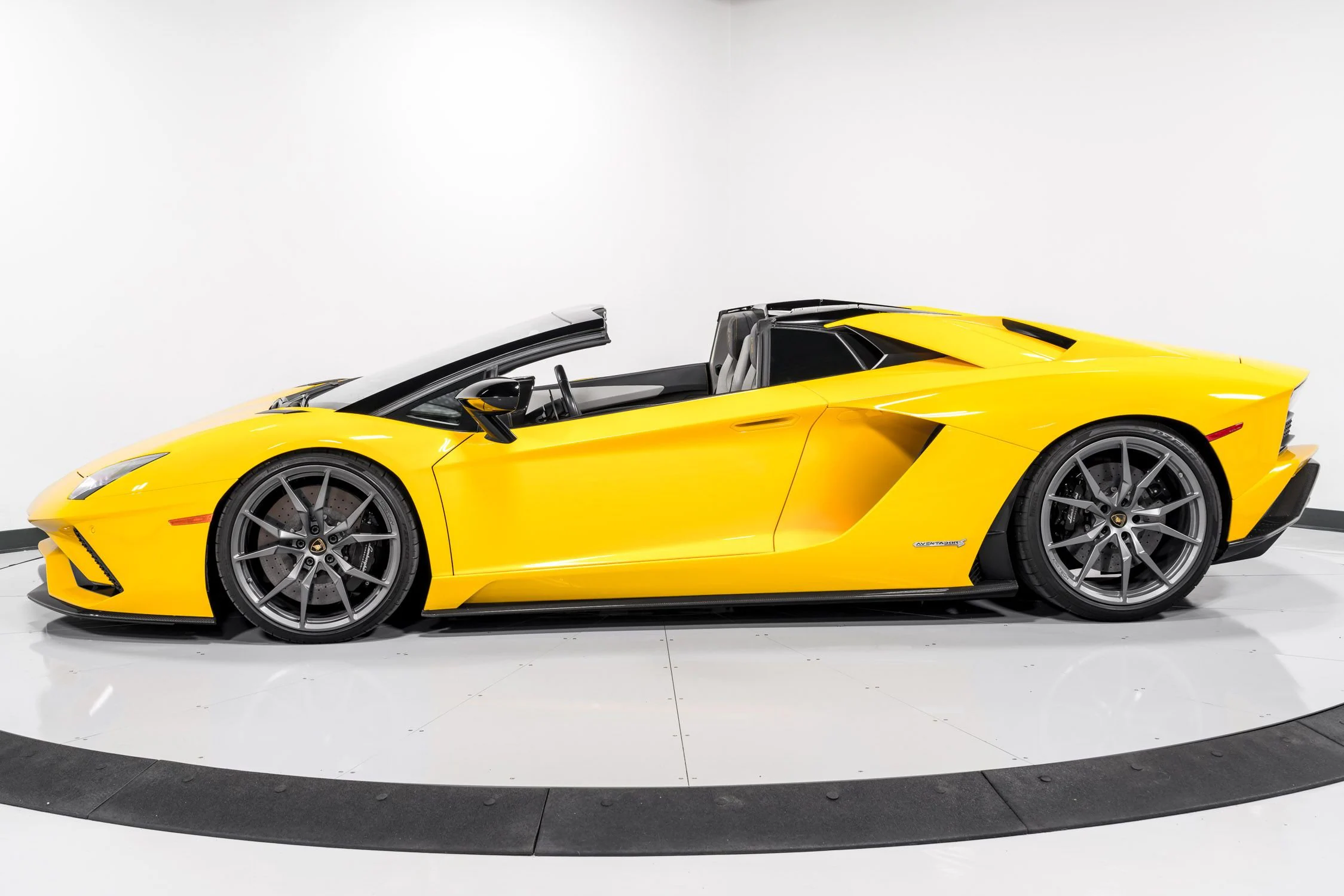 2018 Lamborghini Aventador S Roadster, 6/32